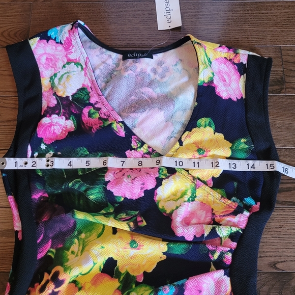 NWT Colourful Summer Dress, Rouched middle, V-cut hem. - Picture 7 of 10